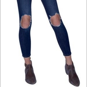 Free People Distressed Blue Jeans 26